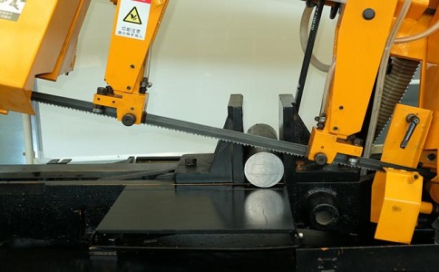 双牌数控带锯床自动送料精度会出现偏差吗？